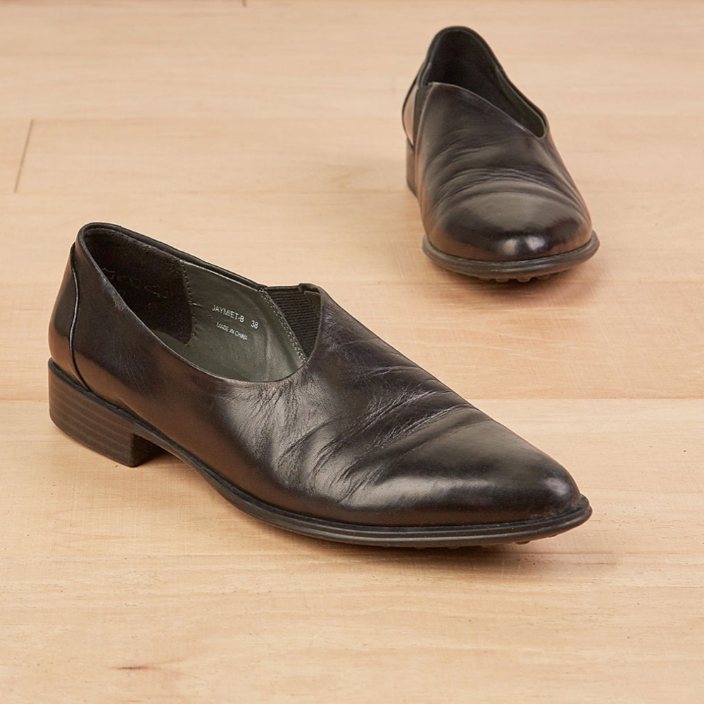 Distressed Polished Leather Asymmetrical Loafers